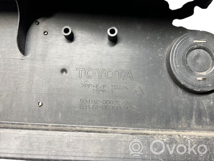 Toyota Yaris Grille calandre supérieure de pare-chocs avant 531020D030
