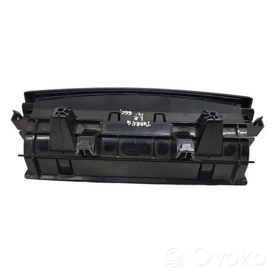 Volkswagen Touareg II Handschuhfach 8K0882601D