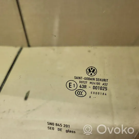 Volkswagen Tiguan Luna de la puerta delantera cuatro puertas 5N0845201