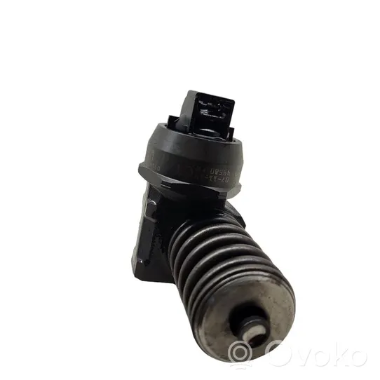 Skoda Fabia Mk2 (5J) Inyector de combustible 038130073BP