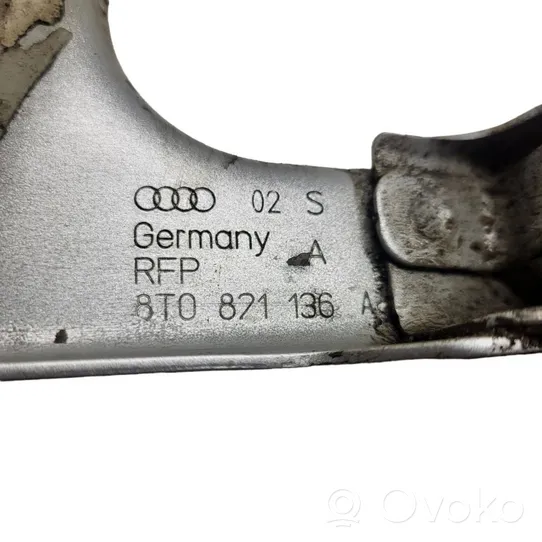 Audi A5 8T 8F Support de montage d'aile 8T0821136A