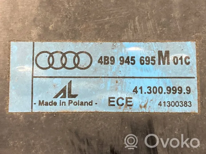 Audi A6 S6 C5 4B Galinio dangčio numerio apšvietimo juosta 4B9945695M