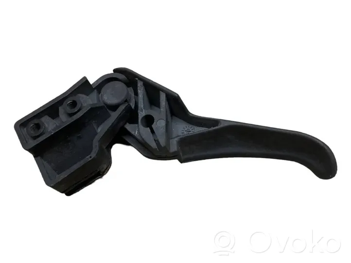 Volkswagen PASSAT B5.5 Engine bonnet (hood) release handle 3B1823533