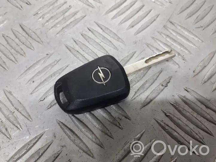 Opel Zafira B Ignition key/card 