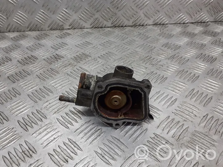 Mercedes-Benz E W210 Boîtier de thermostat 6110001