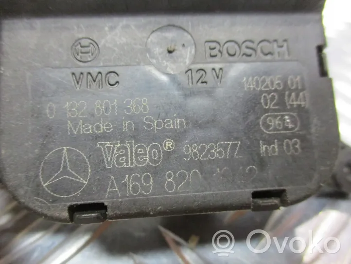 Mercedes-Benz A W169 Moteur / actionneur de volet de climatisation A1698201042