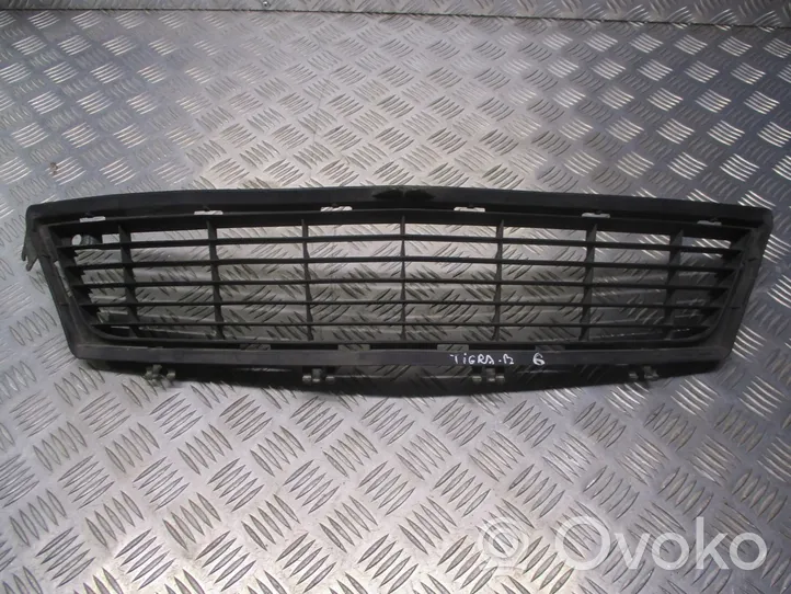 Opel Tigra B Front bumper lower grill 