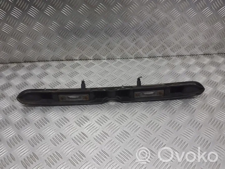 Opel Astra G Becquet de lunette arrière 90587154