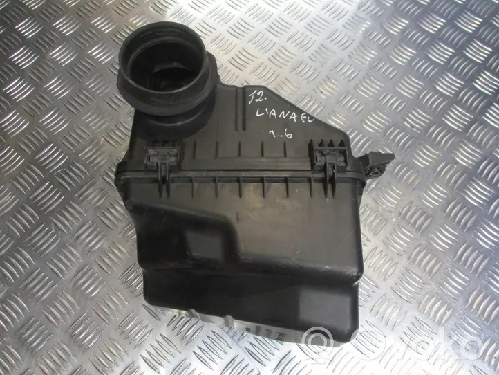 Suzuki Liana Air filter box 