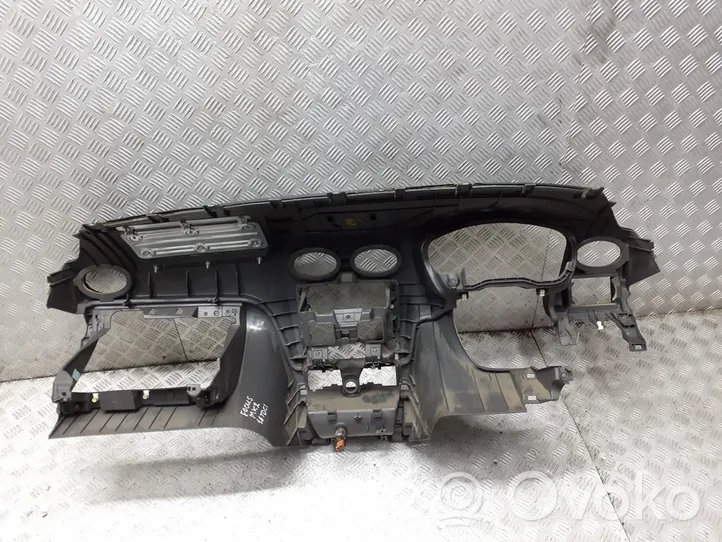 Ford Focus Panelė 4M51-A04320-A