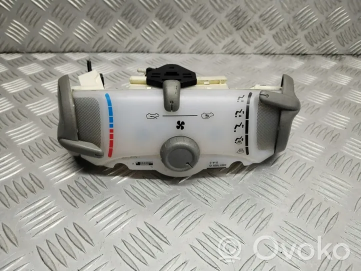 Toyota Aygo AB10 Przełącznik / Włącznik nawiewu dmuchawy P69610001