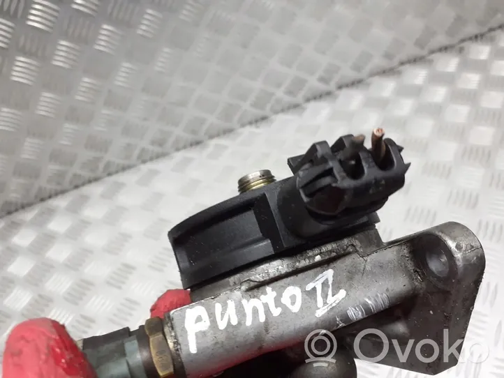 Fiat Punto (188) Staffa/supporto di montaggio del filtro carburante 0450133293