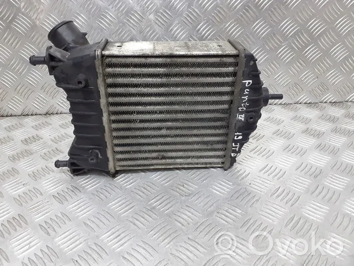 Fiat Punto (188) Chłodnica powietrza doładowującego / Intercooler 46764253