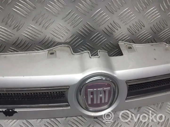 Fiat Panda II Atrapa chłodnicy / Grill LS393666