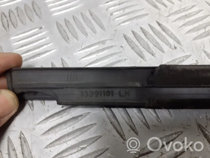 Opel Astra J Rail de pare-brise de porte avant 13391181