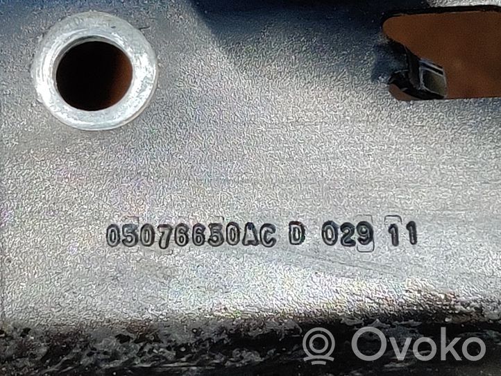 Chrysler 200 Vassoio batteria 05076650AC