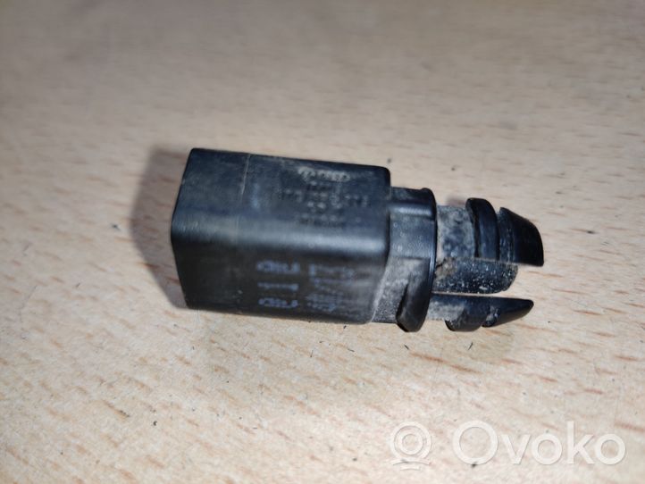 Volkswagen PASSAT B7 Sonde température extérieure 8Z0820535