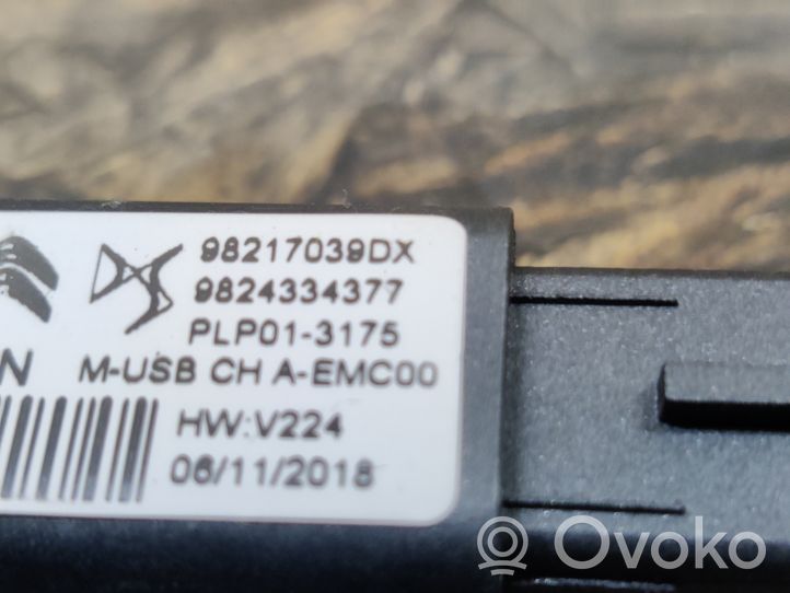 Citroen DS7 Crossback USB-pistokeliitin 9824334377