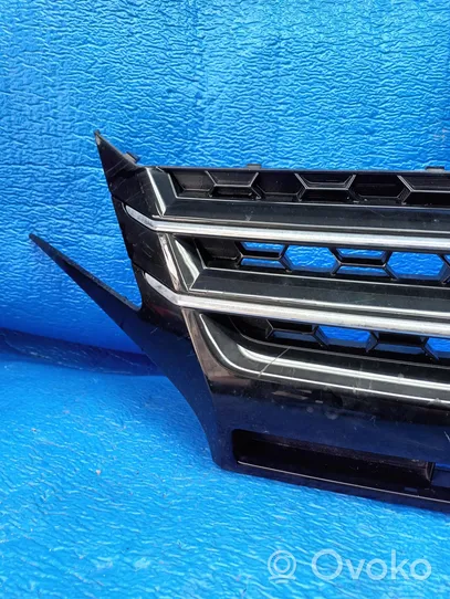 Mitsubishi Space Wagon Grille calandre supérieure de pare-chocs avant 7450B351