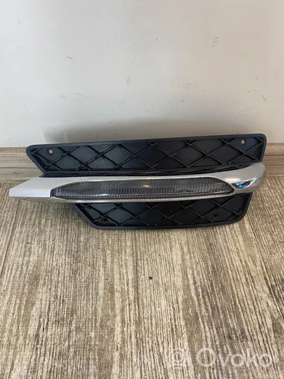 Mercedes-Benz C AMG W204 Grille antibrouillard avant A2048851353