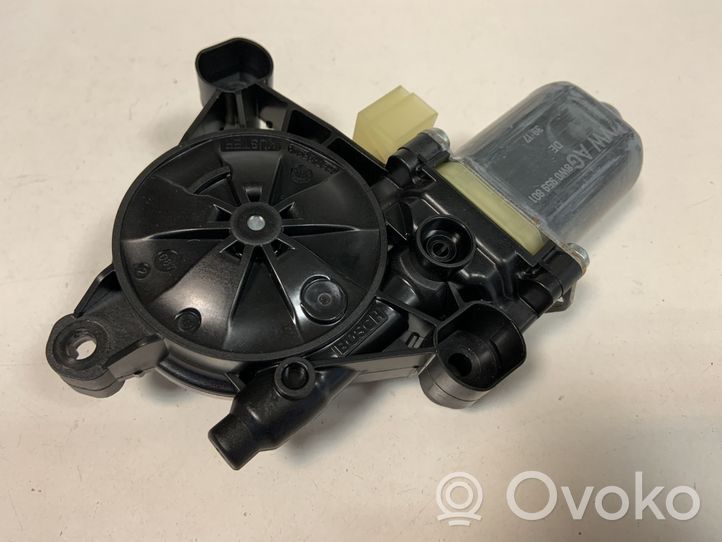 Audi A5 Moteur de lève-vitre de porte avant 8W0959801