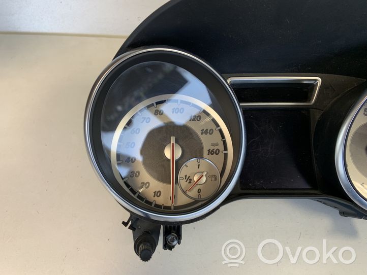 Mercedes-Benz GLA W156 Geschwindigkeitsmesser Cockpit A1569001803