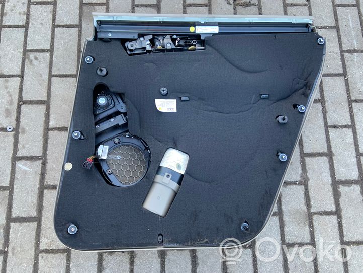 Audi Q7 4L Takaoven verhoilu 4L0863981