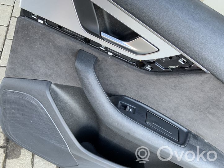 Audi Q7 4M Rivestimento del pannello della portiera posteriore 4M0863982