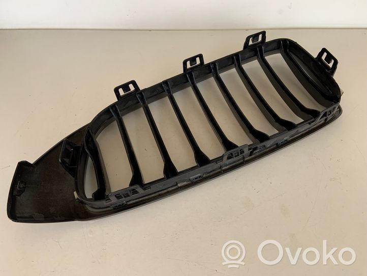 BMW 4 F32 F33 Griglia superiore del radiatore paraurti anteriore 7294814