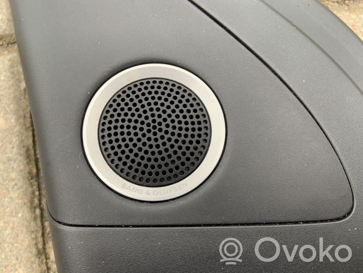 Audi Q5 SQ5 Etuoven lasin muotolista 8R0867609