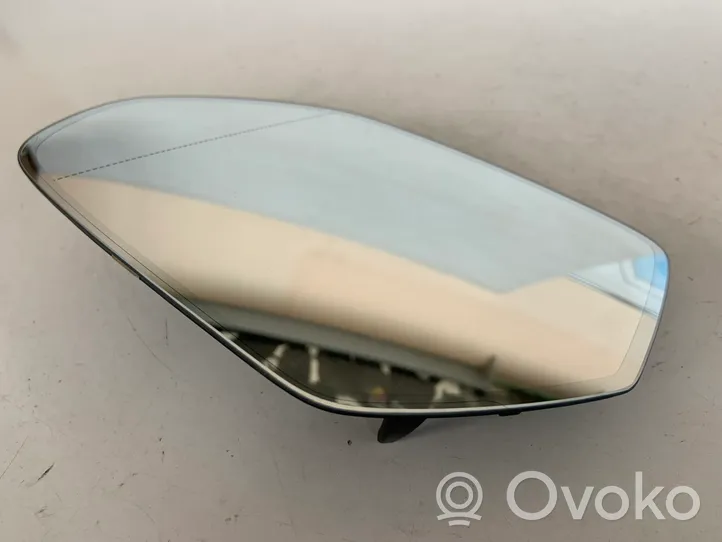 Audi Q8 Wing mirror glass 4M8857535L