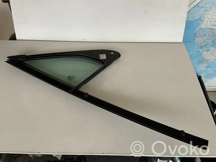 Audi Q7 4M Front door vent window glass four-door 4M0845113A