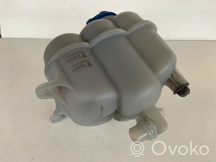 Audi Q7 4M Vase d'expansion / réservoir de liquide de refroidissement 4M0121405J