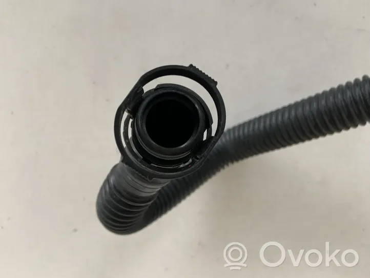 Audi Q7 4M Breather hose/pipe 4M0133817J