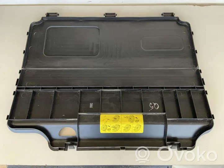 Audi Q5 SQ5 Garniture de section de roue de secours 8E0010175A