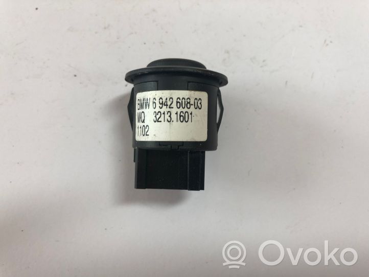 BMW 3 F30 F35 F31 Sisään taittuvan vetokoukun kytkin 6942608