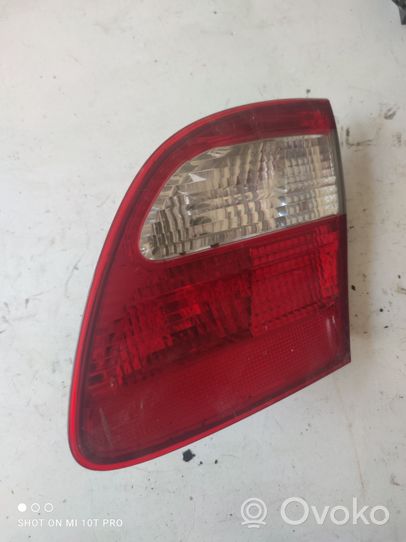 Mercedes-Benz E W211 Luci posteriori del portellone del bagagliaio A2118201464