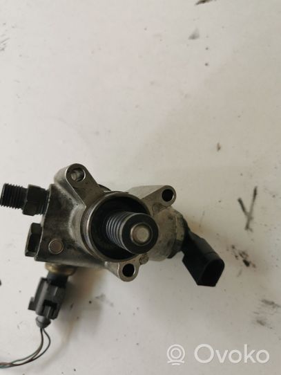 Volkswagen PASSAT B7 Fuel pressure regulator 06F127025