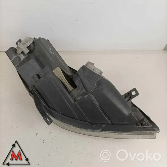 Mitsubishi Colt Lente del faro MR957353