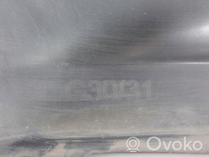 BMW 5 G30 G31 Rivestimento della parte inferiore del paraurti posteriore 8064718