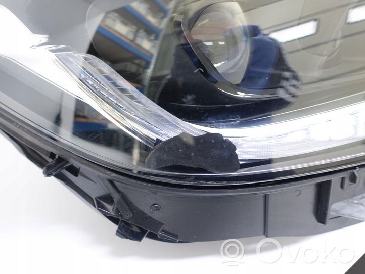 Mercedes-Benz GLA H247 Lampa przednia A2479064205