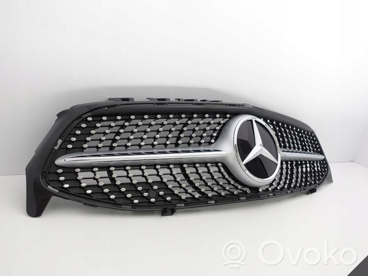 Mercedes-Benz CLA C118 X118 Griglia superiore del radiatore paraurti anteriore A1188880000