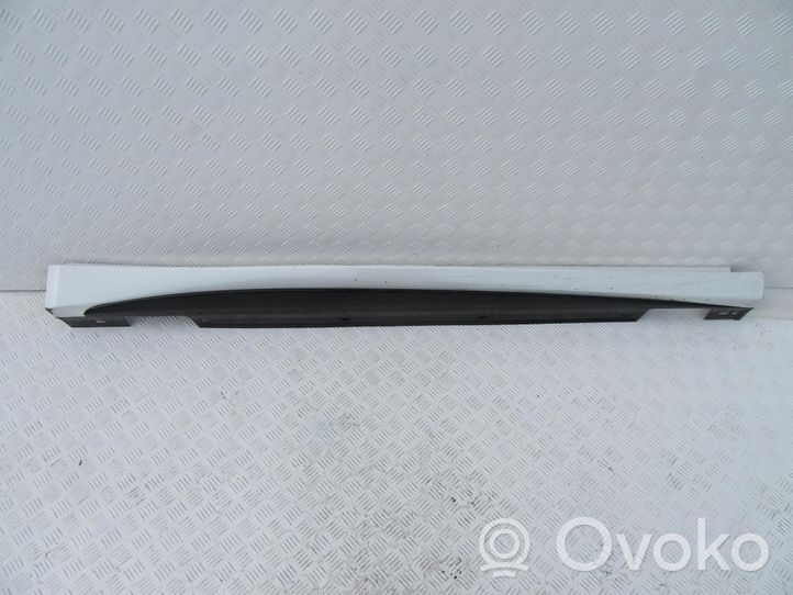 Infiniti Q30 Etuoven kynnyksen suojalista GG43000190