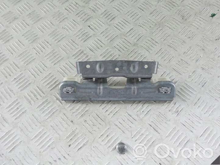 Volkswagen Touareg II Front door exterior handle/bracket 7P0857647C