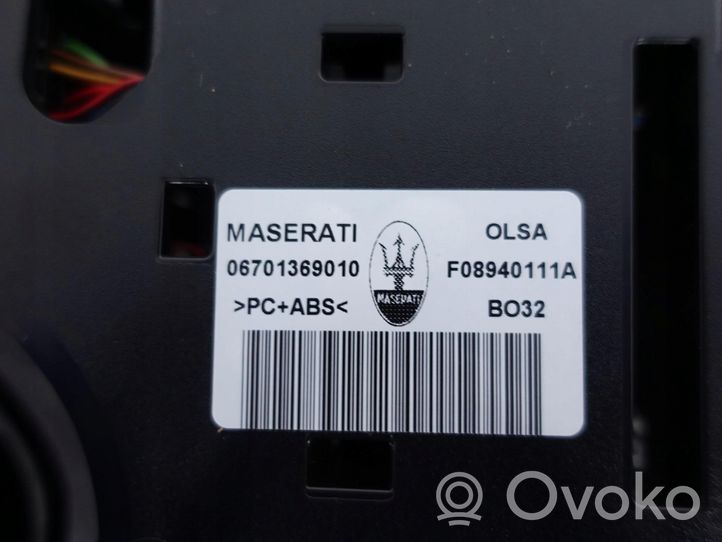 Maserati Levante Etuistuimen valo 6701369010