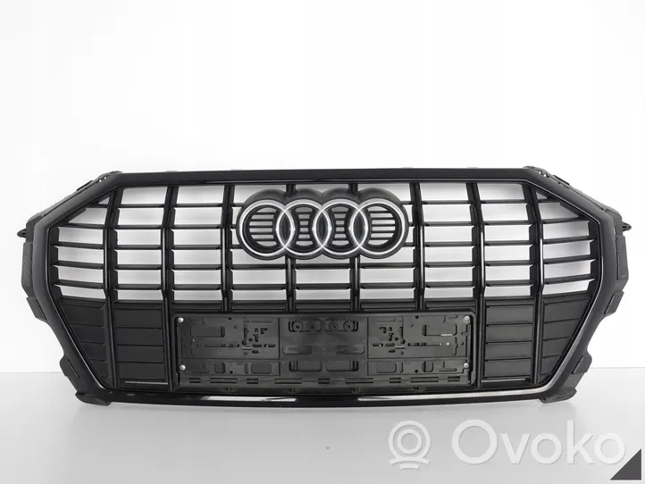 Audi Q3 F3 Grotelės viršutinės 83A853651B