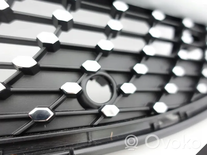 Mercedes-Benz CLA C118 X118 Grille calandre supérieure de pare-chocs avant A1188880000