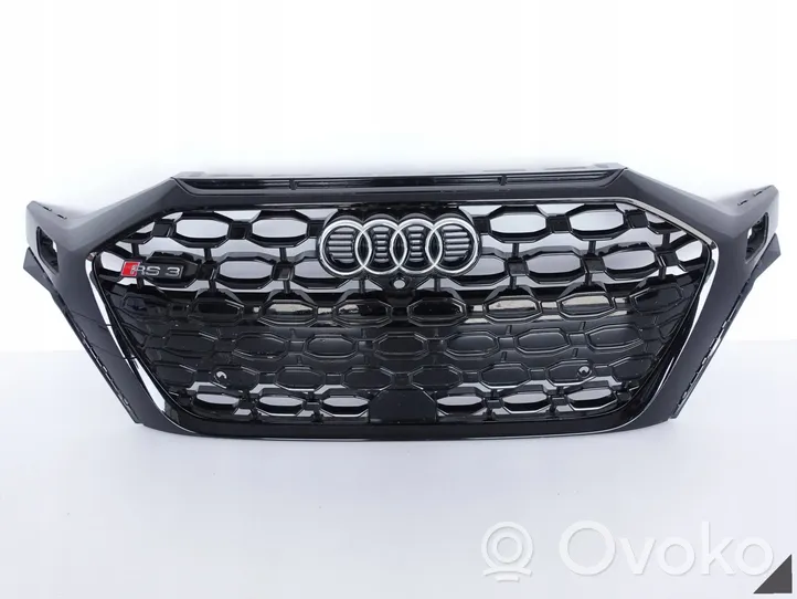 Audi RS3 8Y Griglia superiore del radiatore paraurti anteriore 8Y0853651H