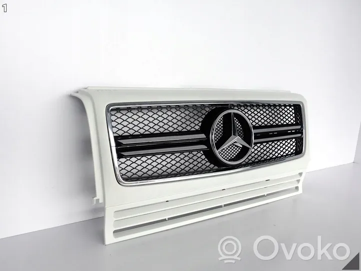 Mercedes-Benz G W463 Etupuskurin ylempi jäähdytinsäleikkö A4638880000