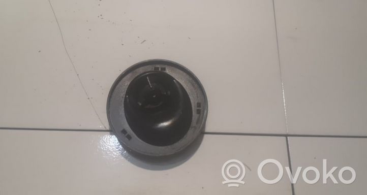 Volkswagen PASSAT B4 Altavoz de alta frecuencia en la puerta delantera 1H0035411